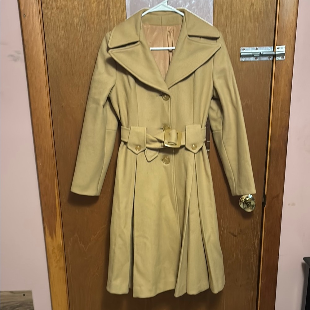 Elegant Tan Women's Coat